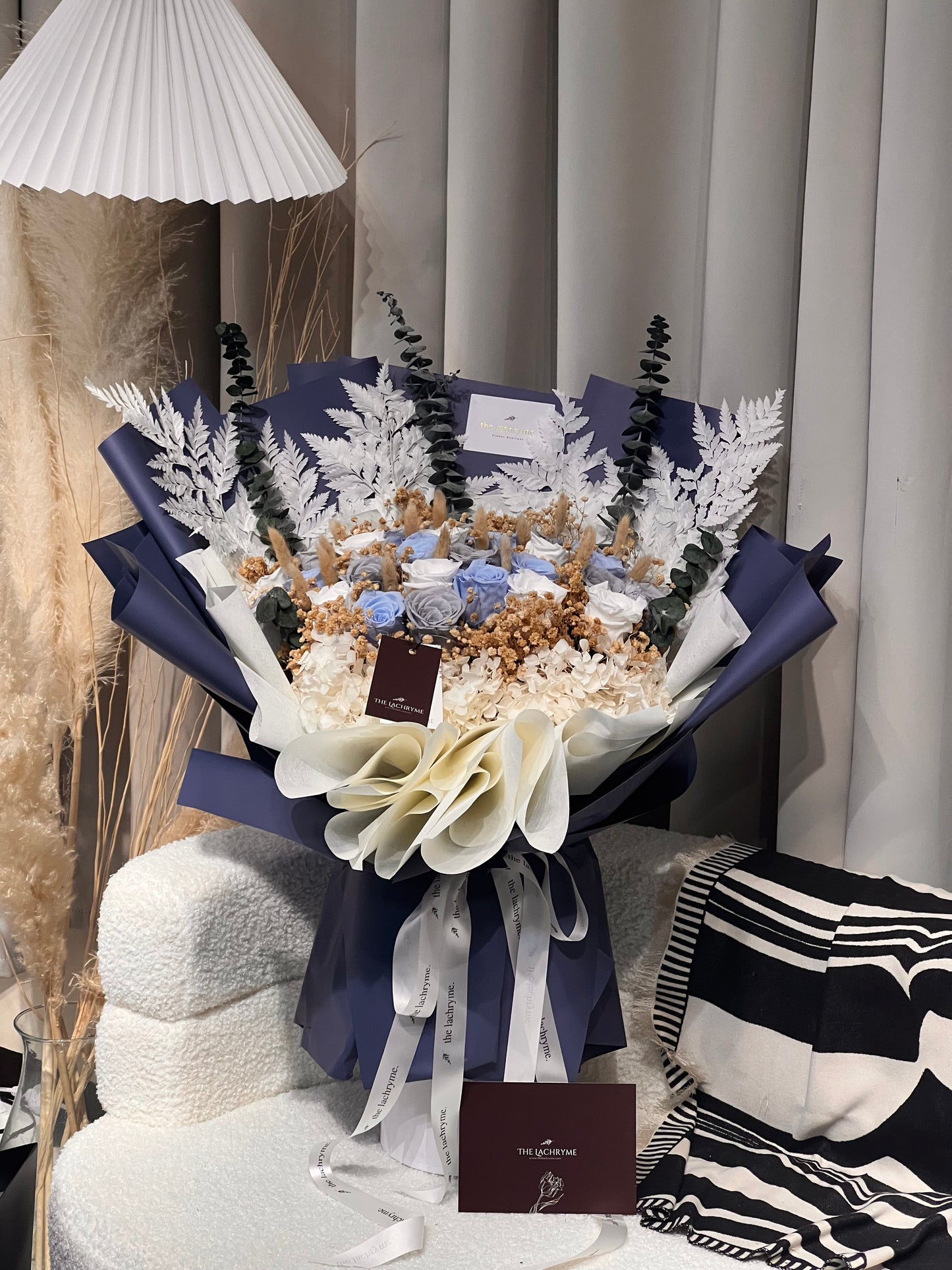 Claudia | 27 Preserved Blooms | Luxurious