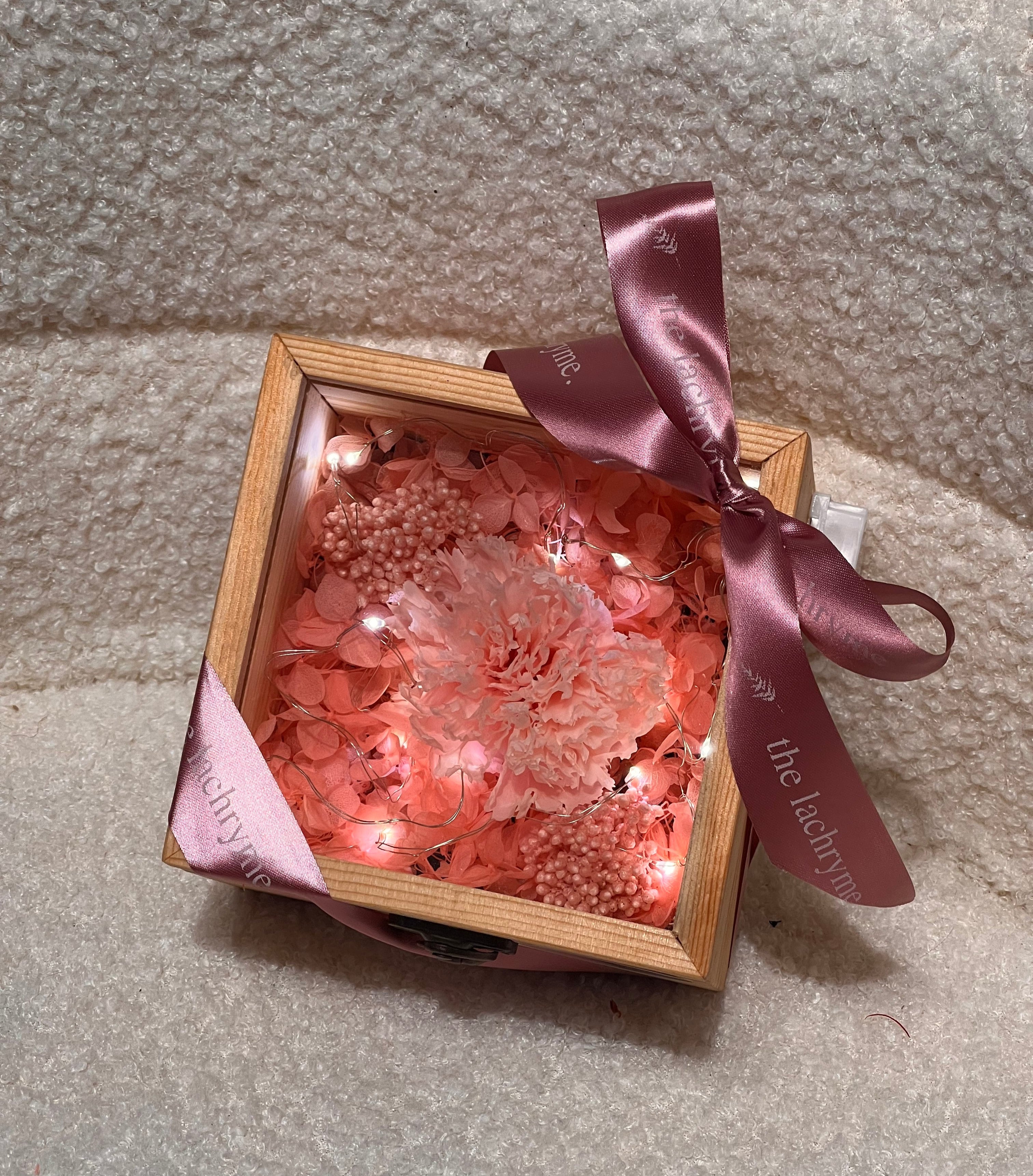 Carnation | Blooms in Box | Small – The Lachryme