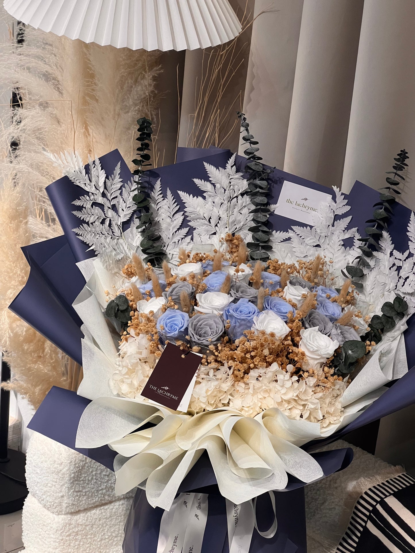 Claudia | 27 Preserved Blooms | Luxurious