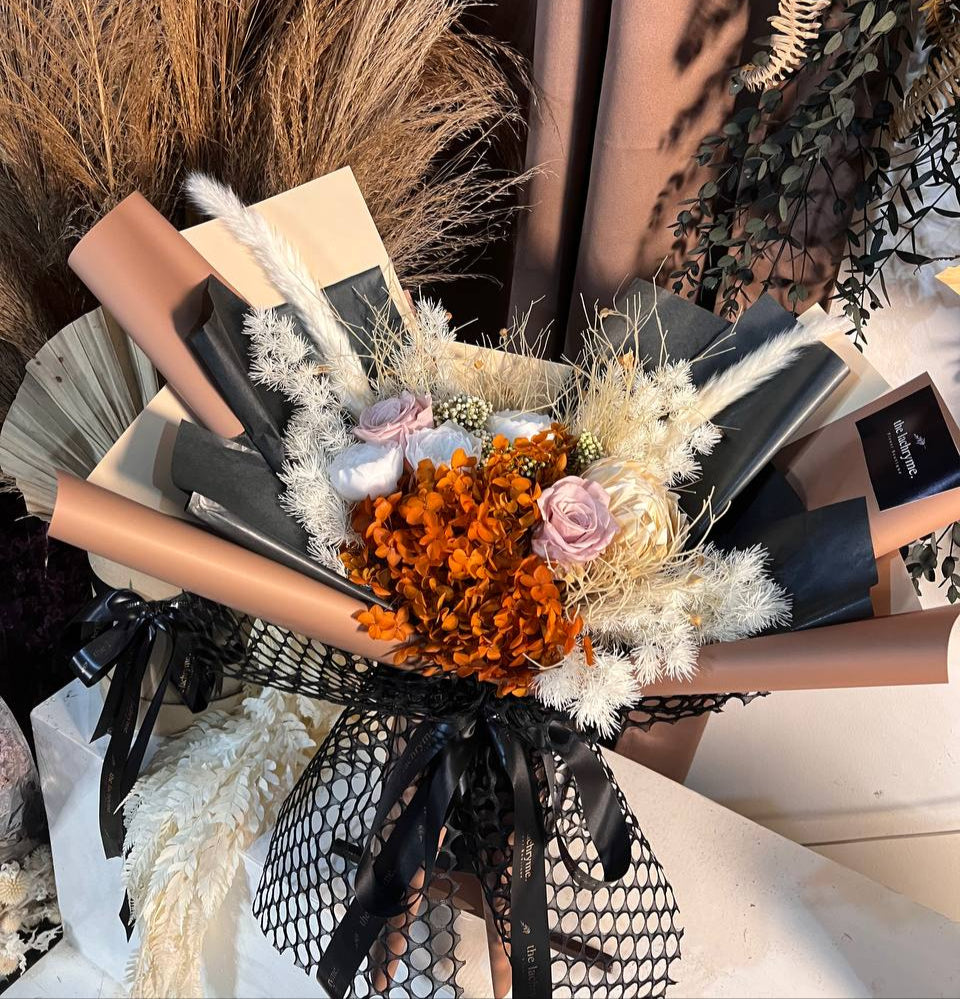 Hera | Preserved Blooms | Deluxe