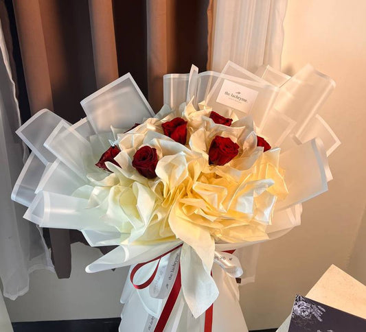 Zahra Blooms | 7 Preserved Roses | Luxurious