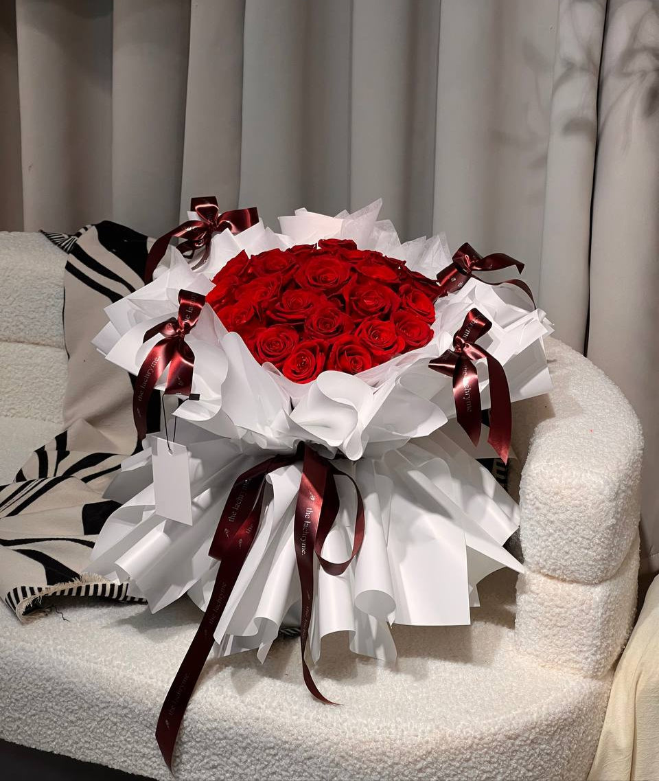 Timeless Courting | 23 Preserved Roses | Round Blooms in Luxurious